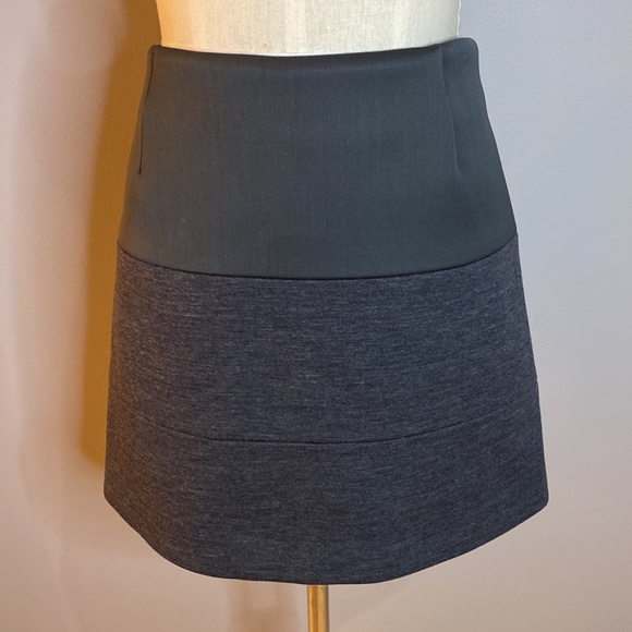 Brunello Cucinelli Size 8 Mini Skirt Black/Gray $125 OBO - Picture 2 of 9